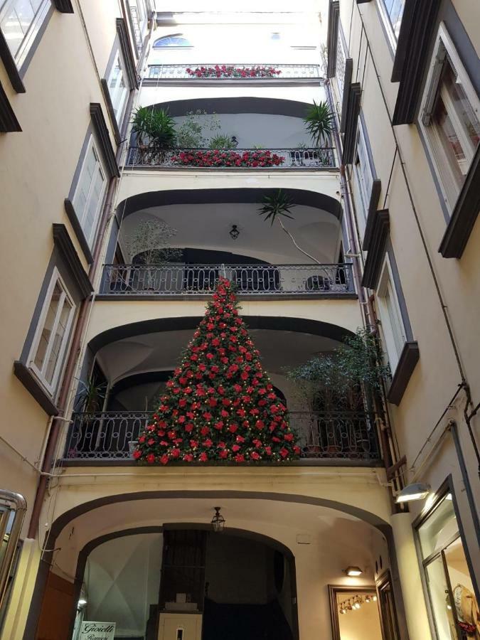 Ferienwohnung Napoli A Chiaia Exterior foto