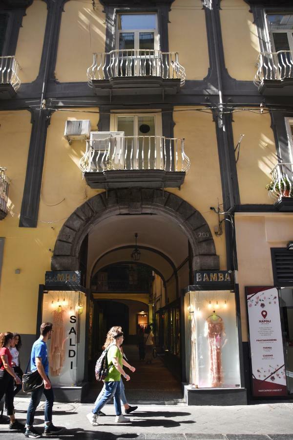 Ferienwohnung Napoli A Chiaia Exterior foto