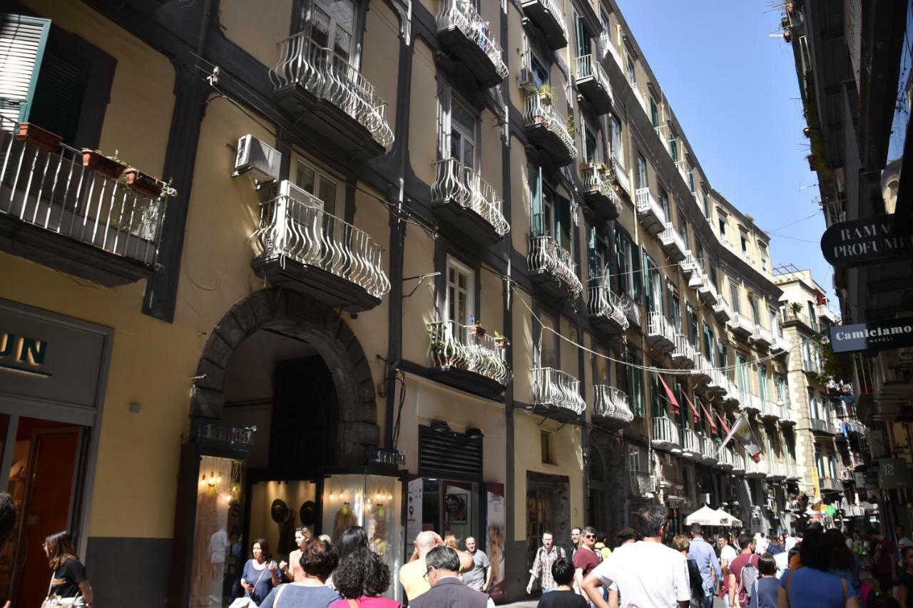 Ferienwohnung Napoli A Chiaia Exterior foto